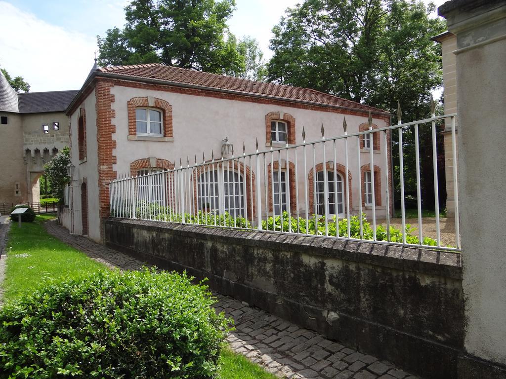 Chateau Mesny Gite Au Fil Des Pages Vic-sur-Seille Dış mekan fotoğraf